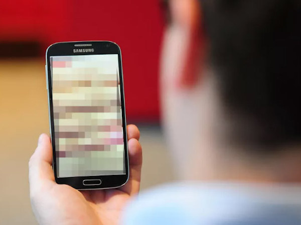 Lí do người dùng không nên xem phim 'nóng' trên máy Android