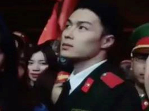 Chàng công an được tìm kiếm khi đứng làm nhiệm vụ ở sân bay Vinh