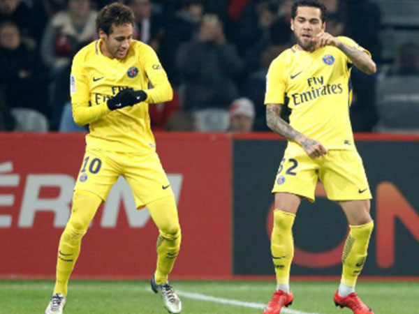 Neymar đá phạt thành bàn, PSG đại thắng cựu vương Ligue I