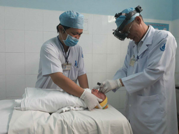 Trẻ sinh non dễ mắc bệnh võng mạc khiến mù vĩnh viễn