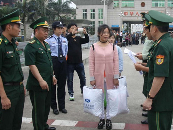Triệt phá băng buôn bán cô dâu Việt làm vợ dân nghèo Trung Quốc