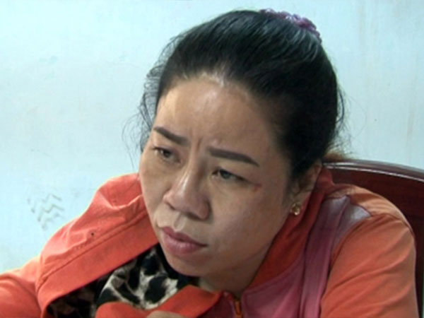 Bốn thanh niên bị nữ chủ quán cà phê bắt nhốt