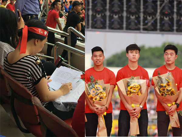 Cô giáo vừa chấm bài vừa tham gia giao lưu cùng đội tuyển U23 Việt Nam