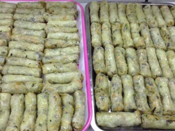 Tết 'fastfood': Cỗ đông lạnh đóng hộp, hâm nóng mời các cụ