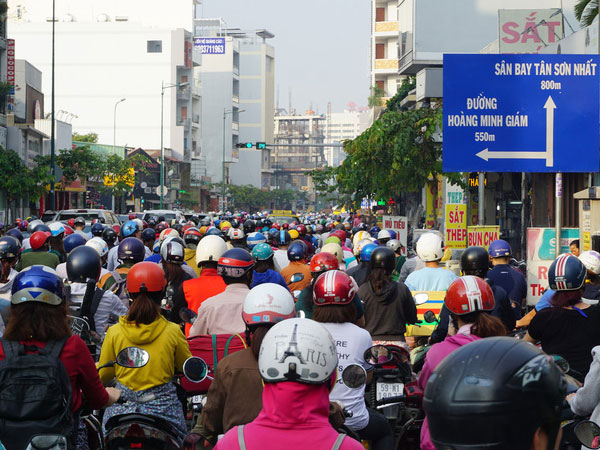 Ùn tắc 'trùng trùng, lớp lớp' những ngày cận Tết