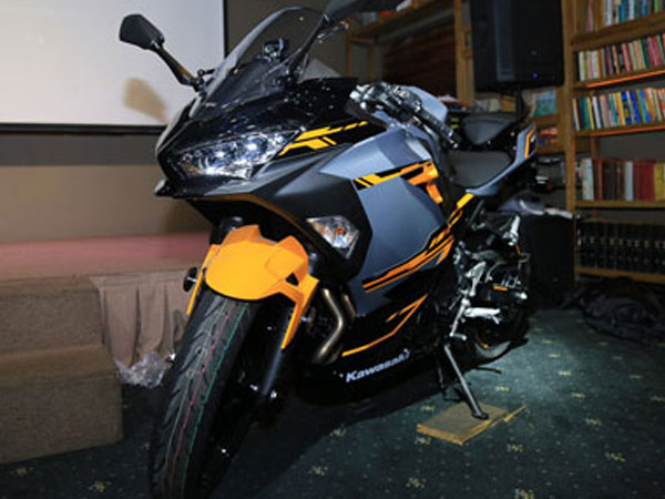 Kawasaki Ninja 400 về Việt Nam giá từ 153 triệu đồng