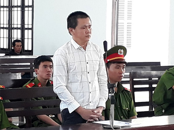 Kẻ giết vợ rồi cứa cổ tự sát lĩnh 15 năm tù