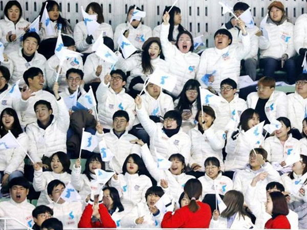 Sóng gió bùng phát: Nhật phản đối cờ Olympic của hai miền Triều Tiên