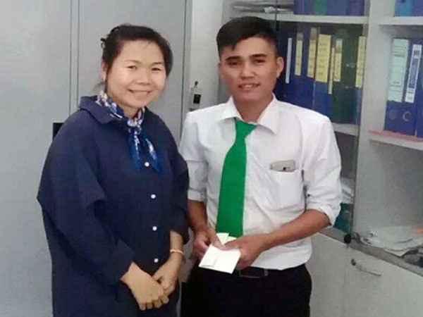 Đón xe đến Sài Gòn, nữ giám đốc bỏ quên 1,2 tỷ trên taxi