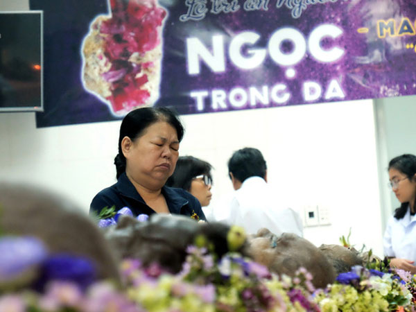 Hiến xác con trai cho y học cha mẹ bị miệng đời vu oan 'bán con để kiếm tiền'