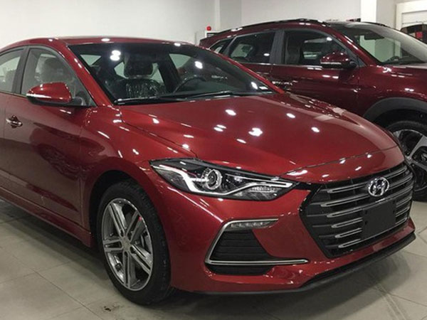 Hyundai Elantra Sport 'cháy hàng', nhân viên tranh thủ chào giá cao để chốt lời trước Tết