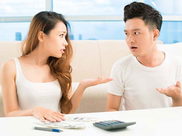 Lấy chồng Hà Nội, nàng dâu khổ sở vì phải dấm dúi tiền biếu Tết nhà ngoại