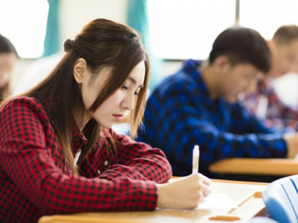 Tôi hối hận vì bán nhà cho con du học