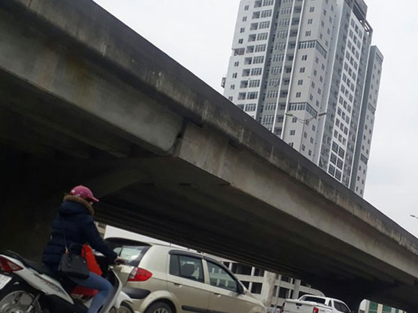 'Vỡ trận' giao thông đường Nguyễn Xiển: Xén dải phân cách có giải cứu được?