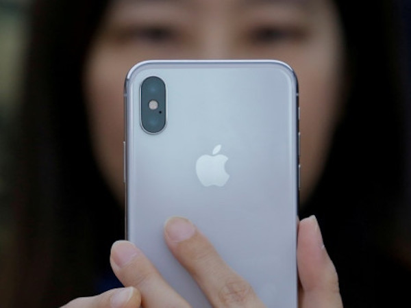 Apple mâu thuẫn trong cách phát ngôn vụ làm chậm iPhone