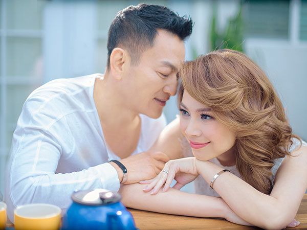 Bạn trai Việt kiều quấn quýt bên Thanh Thảo
