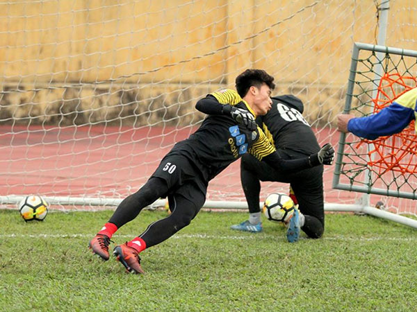 Các tuyển thủ U23 rạng rỡ trong ngày hội quân với CLB