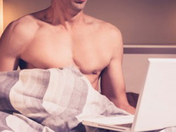 Chuyện bi hài khi nam giới tự giải quyết trục trặc sinh lý