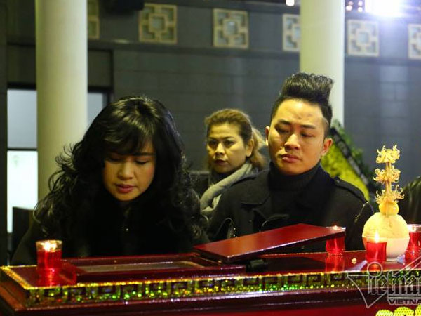 Thanh Lam, Tùng Dương đến tiễn đưa nhạc sĩ Hoàng Vân