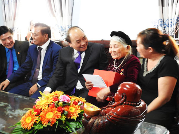 Thủ tướng Nguyễn Xuân Phúc: Không để dân thiếu đói và không có Tết
