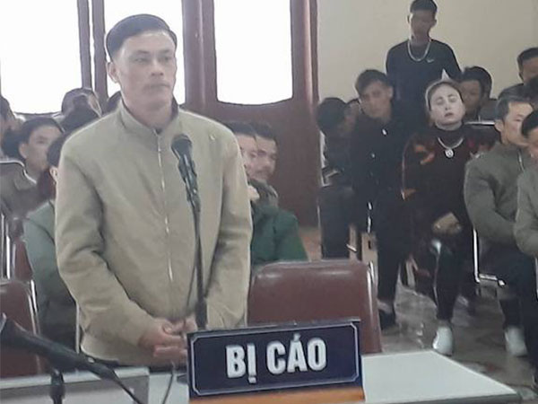 Nguyên Trưởng công an xã 2 tay 2 súng bắn Chủ tịch xã