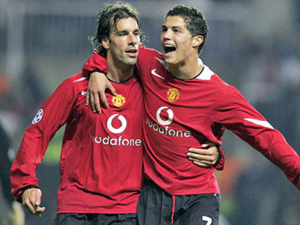 Rooney bất ngờ thừa nhận Van Nistelrooy ra đi vì Ronaldo