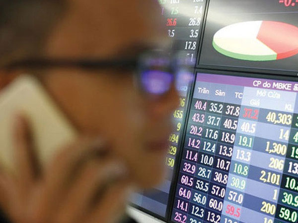 Thị trường chìm trong sắc đỏ, VN-Index mất 50 điểm sau 30 phút