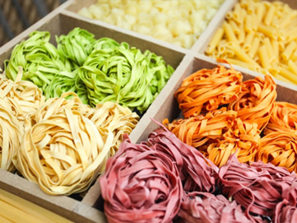 Bán bánh tráng, mì trứng… thu gần 80 tỷ mỗi tháng