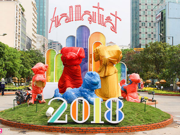 Cấp tập hoàn thiện đường hoa Tết Mậu Tuất 2018 ở phố đi bộ Nguyễn Huệ