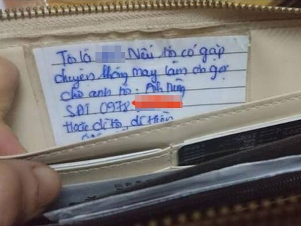Câu chuyện may mắn ngày cuối năm: Cô gái Hà Nội được trả lại ví đánh rơi nhờ mảnh giấy nhỏ bên trong