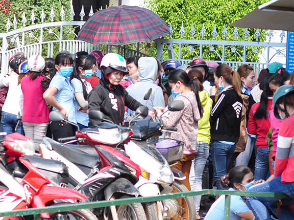 Lãnh đạo công ty may rời Việt Nam khi còn nợ lương 1.900 công nhân