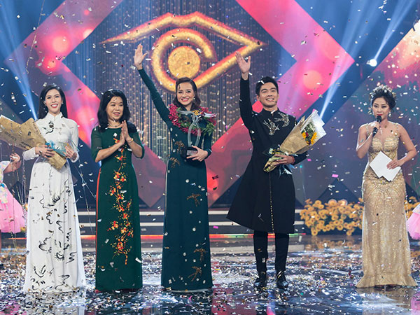 Hoa hậu Kiều Ngân đăng quang Én Vàng 2017 với số điểm tuyệt đối