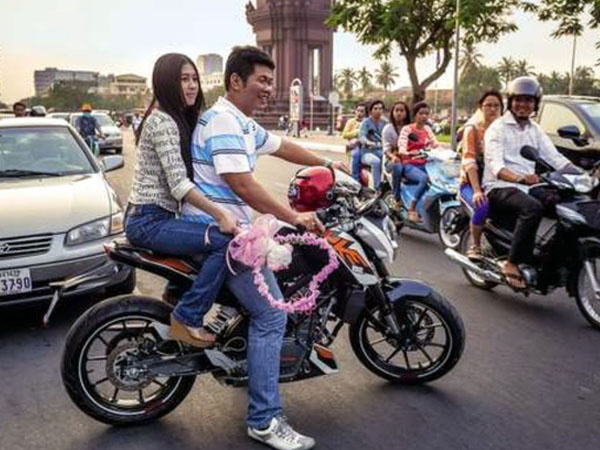 Lễ Tình nhân, cảnh sát Campuchia chặn cửa nhà nghỉ