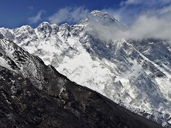 Trung Quốc bị cáo buộc 'thay đổi' chiều cao đỉnh Everest