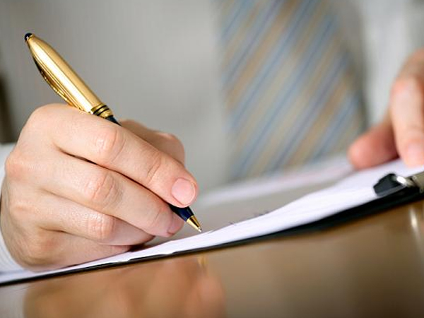 Bị cáo tham ô xin xét xử vắng mặt trong phiên tòa cuối năm