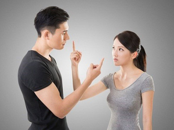 Gia đình lục đục 'chiến tranh' chỉ vì... cành đào Tết
