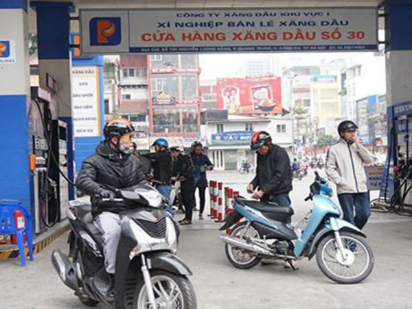 Hà Nội: Nhiều cây xăng chỉ phục vụ 3 giờ trong ngày mùng 1 Tết Nguyên đán