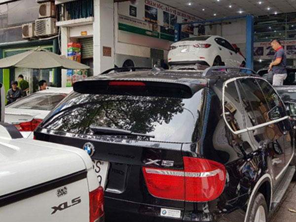 Người Việt đua nhau làm đẹp ôtô đón Tết Nguyên đán