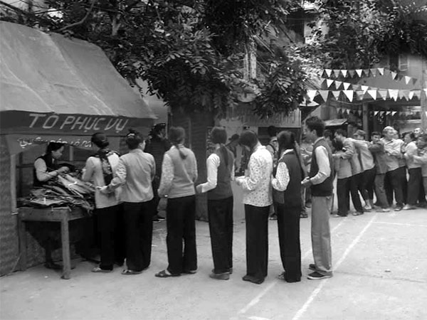 Tết thời bao cấp: 'Cháy' hàng Tết, nhân viên mậu dịch trốn khỏi cửa hàng