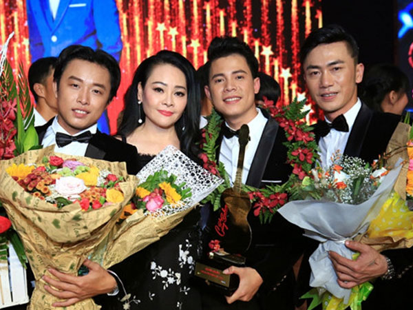 Chàng trai bán kẹo kéo, học hết lớp 2 đăng quang Solo cùng Bolero