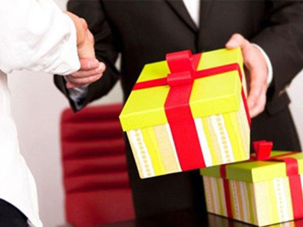 Cục chống tham nhũng nhận nhiều cuộc gọi về 'quà Tết trái quy định'