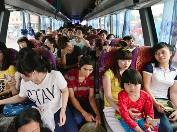 Nhồi nhét khách ngày Tết, phạt tới gần trăm triệu, nhà xe có sợ?
