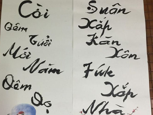 PGS Bùi Hiền chuyển đôi câu đối Tết sang ngôn ngữ 'Tiếw Việt'