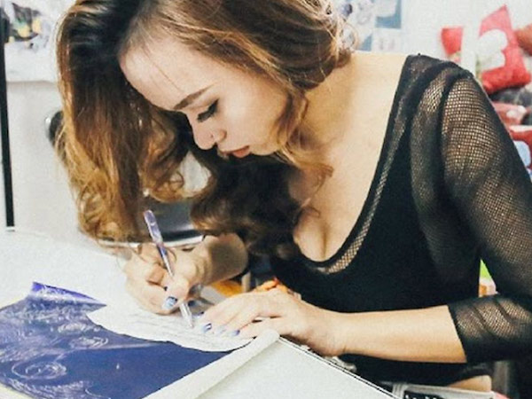 Nữ thợ xăm nóng bỏng 'nâng khăn sửa túi' cho dàn Táo chầu trời