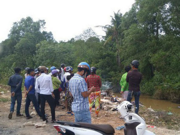 Phát hiện thi thể người đàn ông nổi trên mặt nước cạnh xe máy