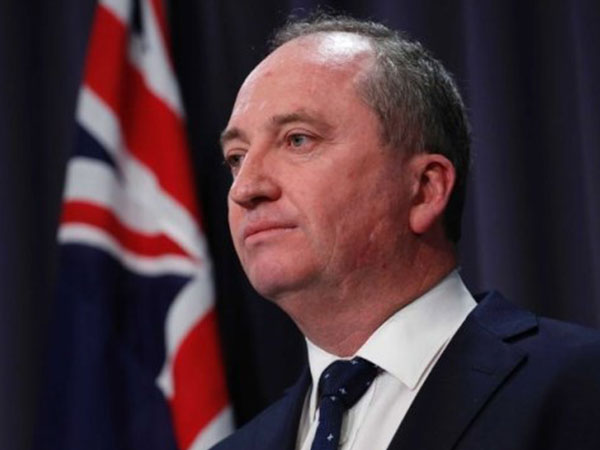 Quan hệ với nhân viên, phó thủ tướng Australia nguy cơ mất chức