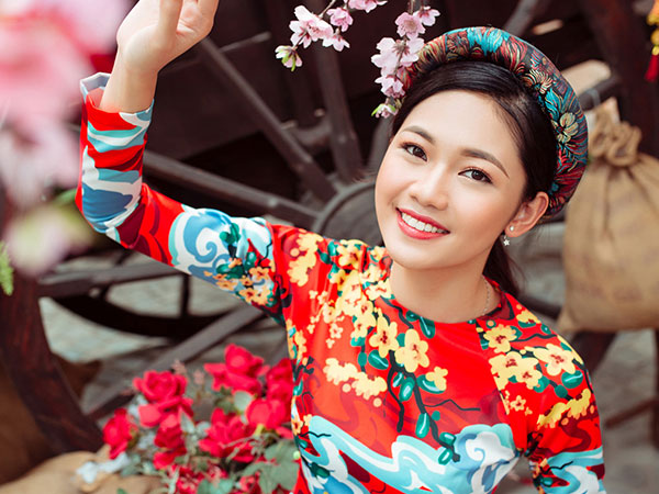 Á hậu Thanh Tú: 'Yêu cầu thủ như U23 Việt Nam cũng được'