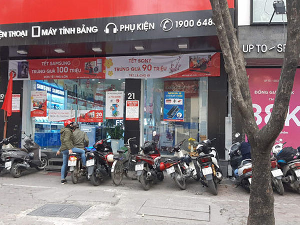Cửa hàng bán smartphone ế ẩm giáp tết