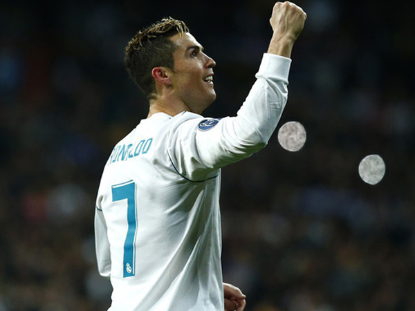 Hạ gục PSG, Ronaldo lập kỷ lục khiến Messi phải thèm muốn, thế giới thán phục