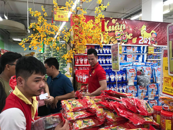 Hàng hóa ngày 30 Tết, chỉ rau củ tăng giá